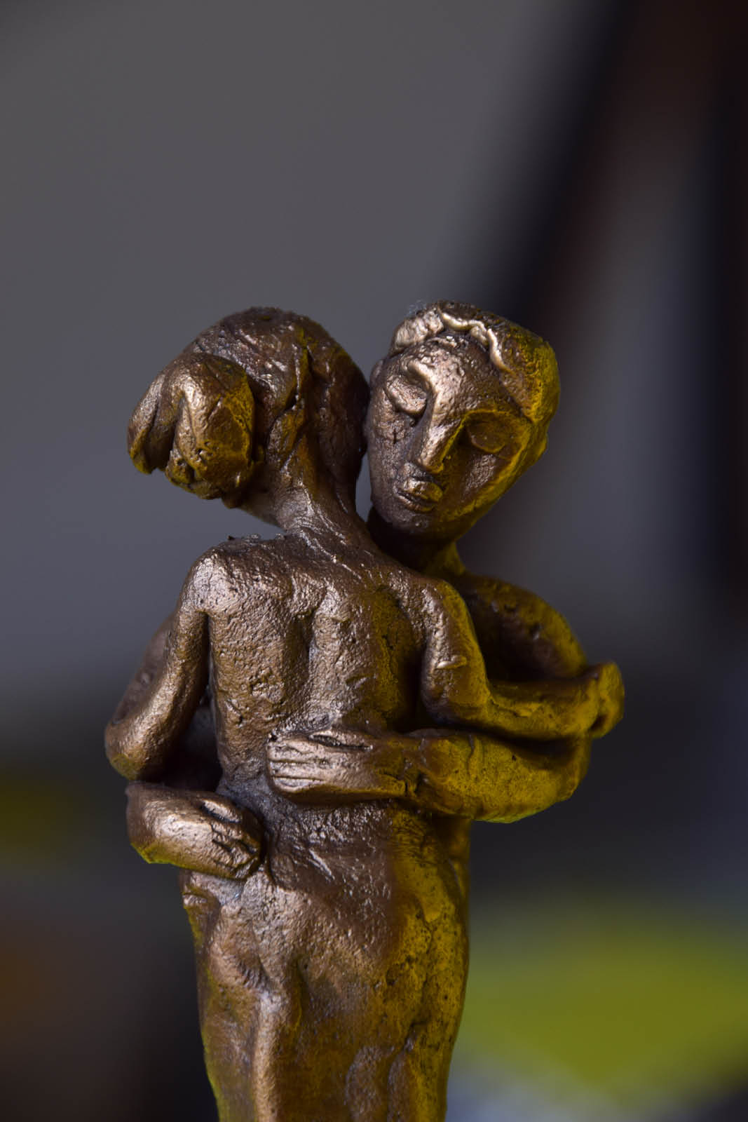 Skulpturen-Ein tanzendes Paar in Bronze gegossen.
