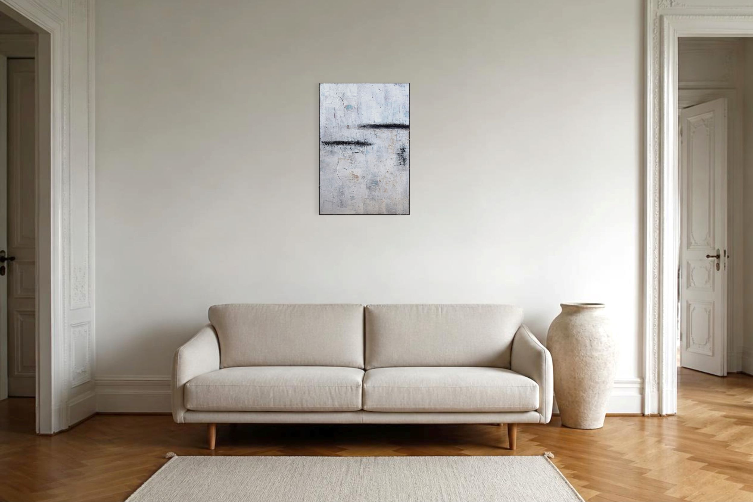 Abstraktes Gemälde Stillness von Kathleen Sandböck in einem ruhigen und reduzierten Wohnraum.